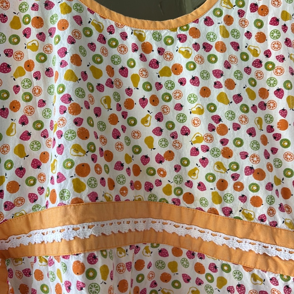 Sur La Table Vtg apron. Colorful Fruit design with “patch” oranges. Pre-loved - Picture 3 of 4